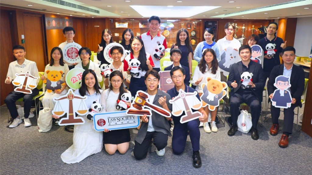 香港律師會昨日接待約30名來自香港聯校國際關係及外交學會（HKJSFAA）的學生和代表到訪律師會。香港律師會fb圖片 