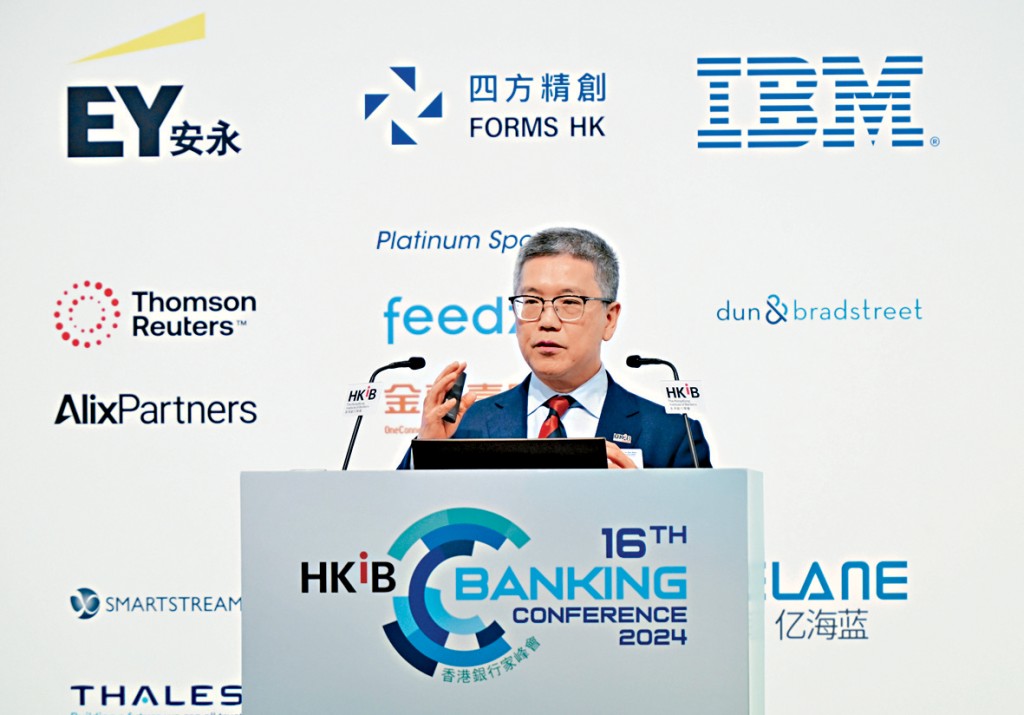 金管局副总裁阮国恒昨日出席香港银行家峰会。