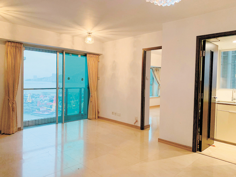 翔龍灣6座中層F室，實用面積889方呎，現以3.2萬招租。