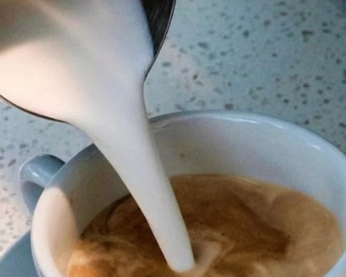 加拿大一項研究發現，就算只是在腦中聯想咖啡，同樣能獲得提神效果。  美聯社圖片
