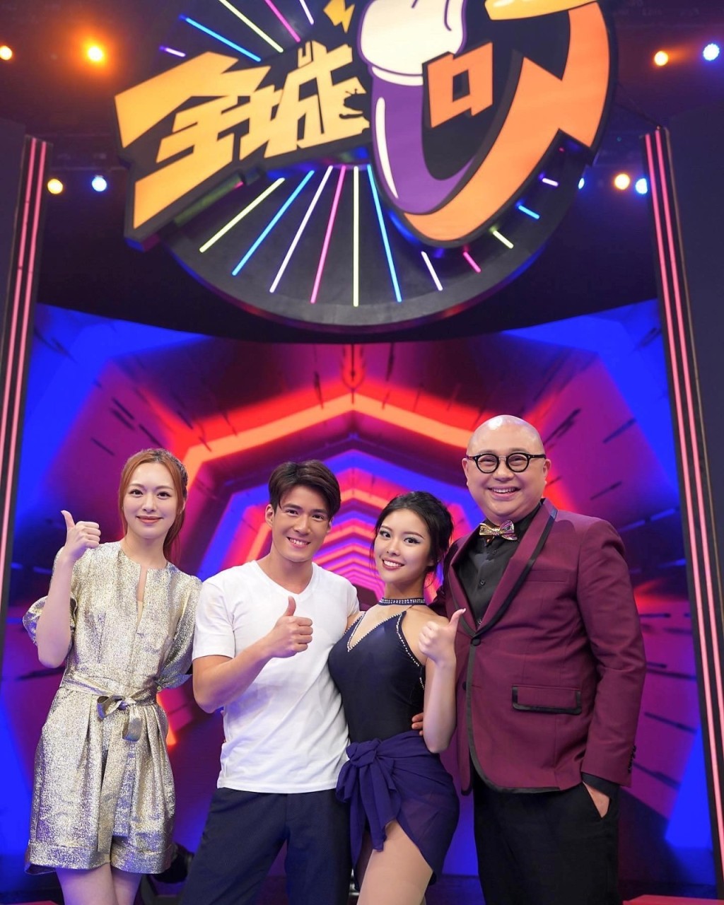 吳兆麟曾與另一位藝訓班畢業生黃瀅仴組隊增加綜藝節目《全城一叮》。