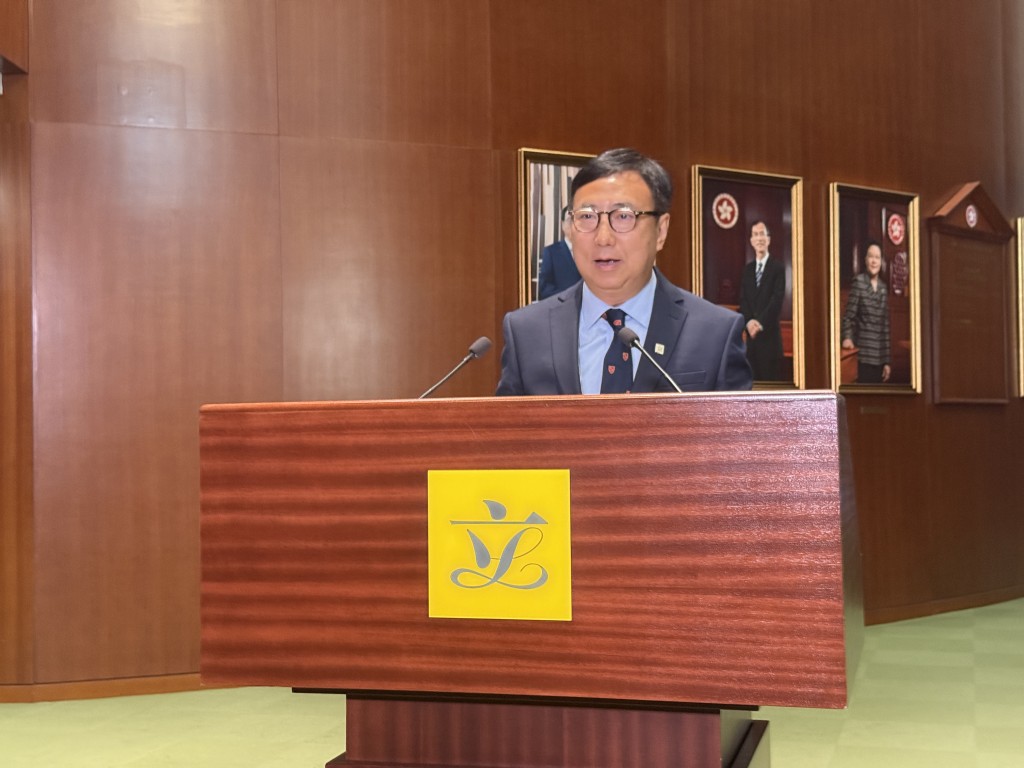 狄志遠向傳媒作告別發言。曹露尹攝 狄志遠向傳媒作告別發言。曹露尹攝