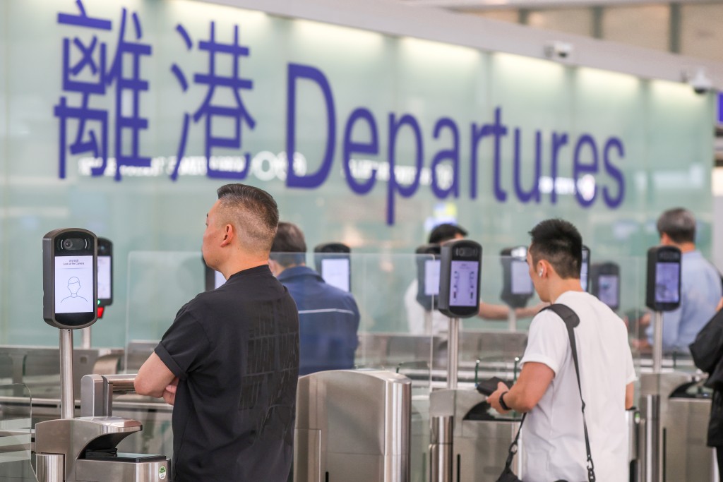 一號客運大樓設施可容納每年8,000萬人次。 一號客運大樓設施可容納每年8,000萬人次。