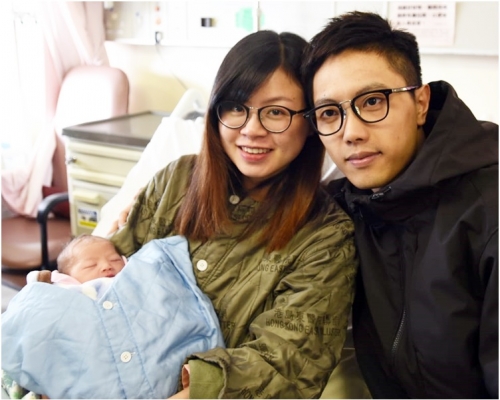戴先生與妻子於讀中學時代結識，相識11年，結婚兩年。