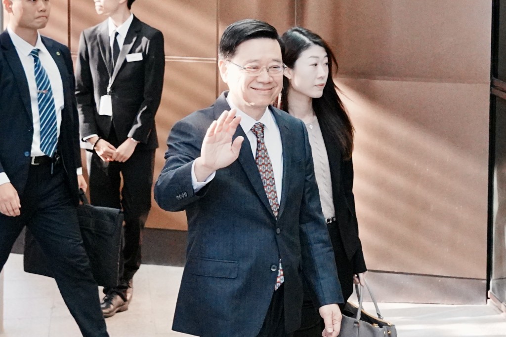 李家超應中央邀請率領約360人代表團到北京。汪旭峰攝 李家超應中央邀請率領約360人代表團到北京。汪旭峰攝