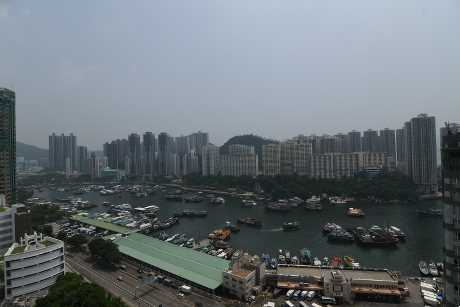 從單位外望為香港仔西避風塘景。