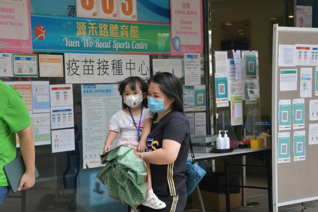 院方认为儿童接种的副作用风险比成人低。资料图片