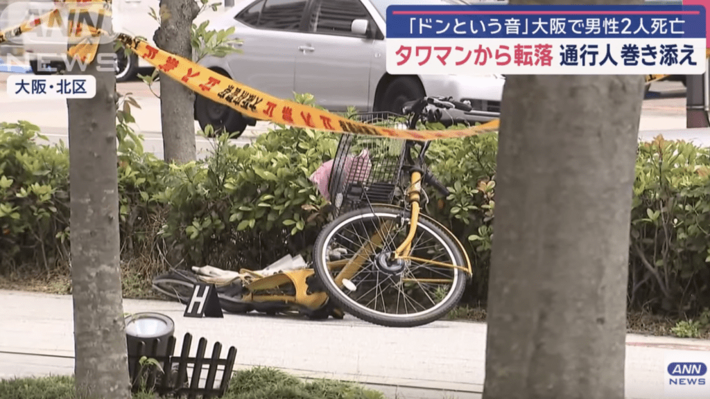從新聞畫面可見,單車被砸到變形扭曲,足見當時撞擊力極大。ANN畫面截圖 從新聞畫面可見,單車被砸到變形扭曲,足見當時撞擊力極大。ANN畫面截圖