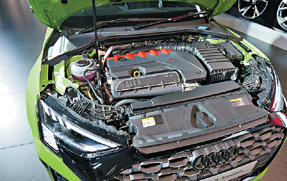 ■2.5公升直五Turbo引擎輸出400ps馬力和51kgm扭力。