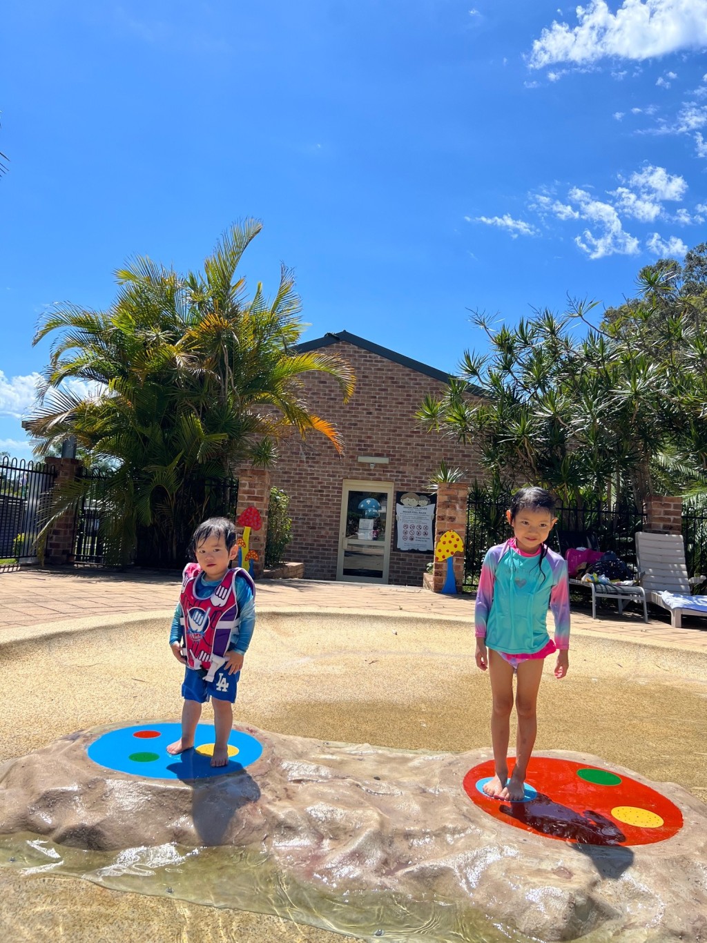 澳洲夏天炎熱，Priscilla一家會去玩水消暑。