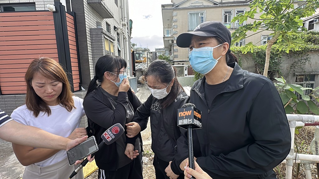 死者胞姊(右)表示至今未知誰是僱主。劉漢權攝 死者胞姊(右)表示至今未知誰是僱主。劉漢權攝