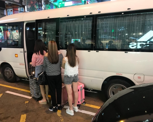 警方共拘捕33名內地女子。警方提供