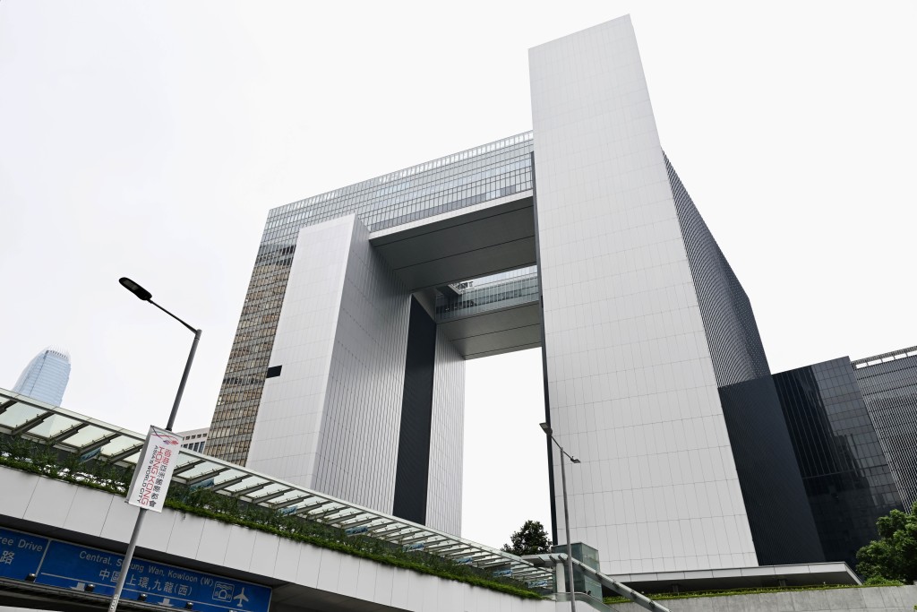 公務員劃一加薪2%,涉總公帑開支約60億元。資料圖片 公務員劃一加薪2%,涉總公帑開支約60億元。資料圖片