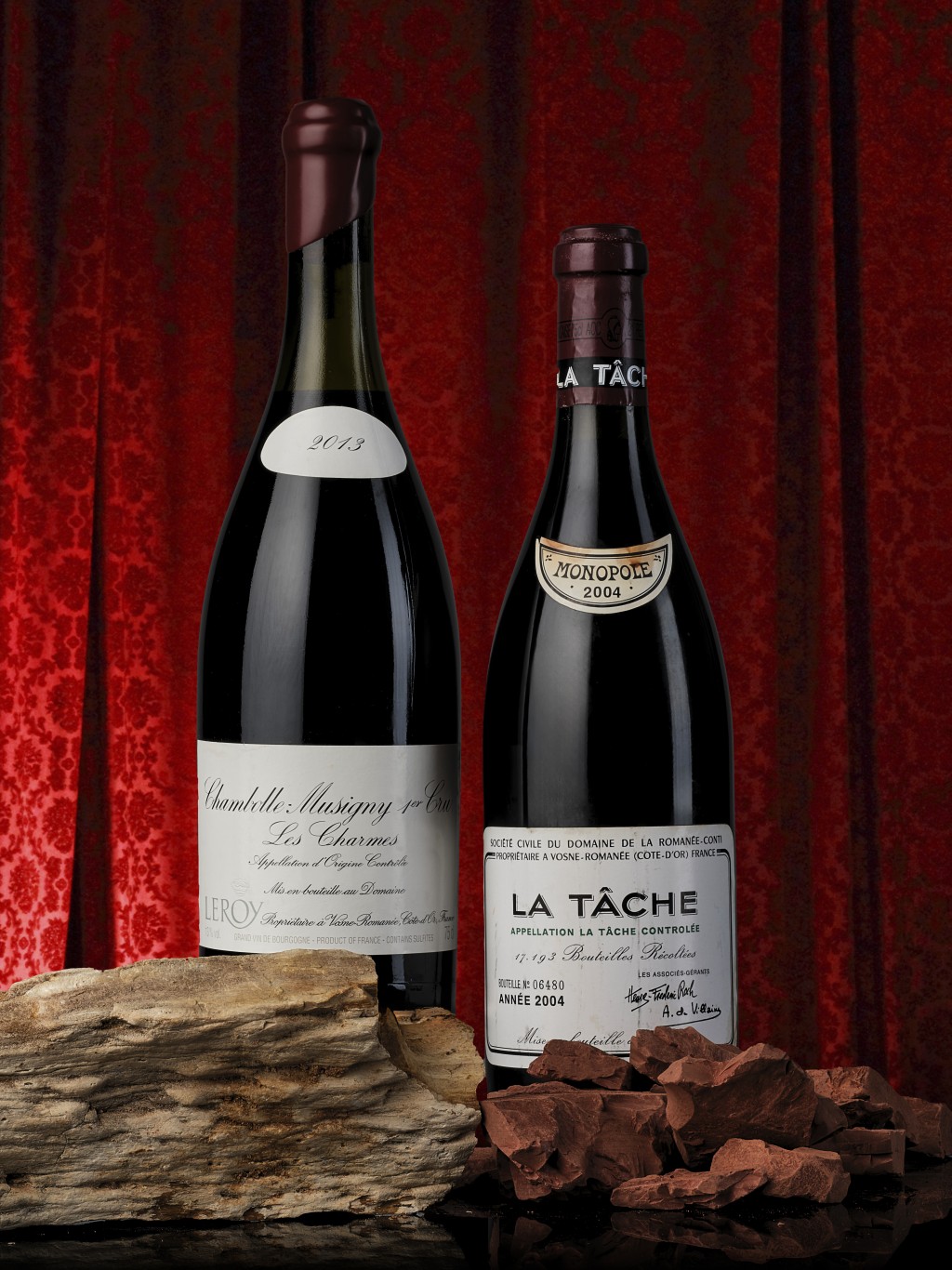 左/勒樺酒莊香波慕西尼魅力園一級園 （Domaine Leroy Chambolle Musigny Les Charmes），2013年/5瓶，估價為 100,000 ─150,000港元。 右/ 羅曼尼康帝酒莊踏雪特級園 （Domaine de la Romanée-Conti La Tâche），2004年/2瓶，估價為 50,000─ 80,000港元。 （來自「綠洲臻選：法國精品佳釀˙無 底價專場」）