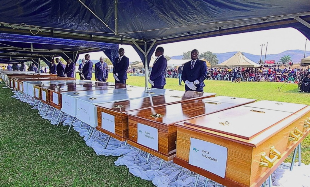 津巴布韋卡里巴湖沉船死亡增至68人　警方再尋回22具遺體。路透社