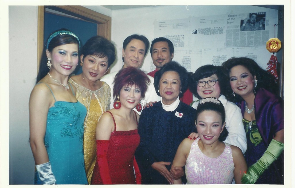 ​​​​​​​叶丽仪曾演出舞台剧《丽花皇宫2003》。