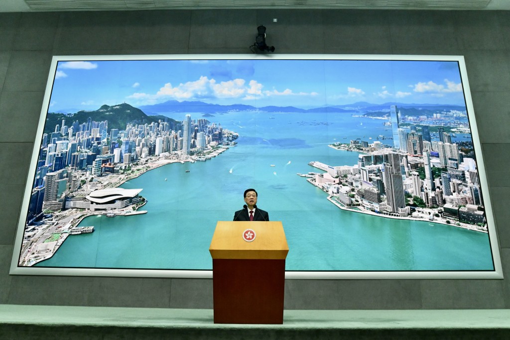 李家超說,內心很希望中東局勢盡量回復和平穩定。 李家超說,內心很希望中東局勢盡量回復和平穩定。