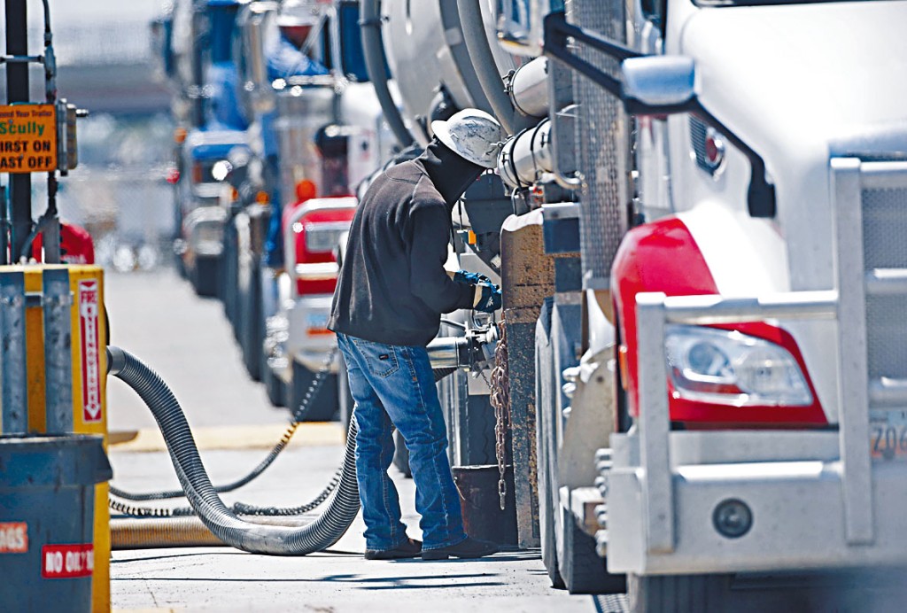 物流航運受到嚴重干擾的影響浮現，運費急升，燃油和商品原材料價格攀升。