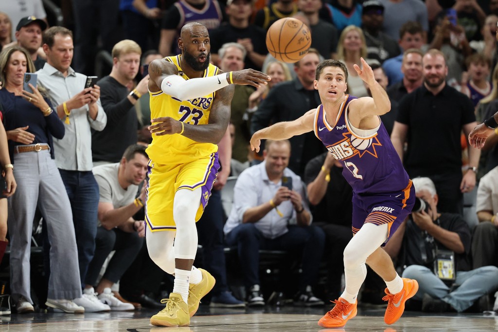  占士攻入15分6籃板5助攻。AFP