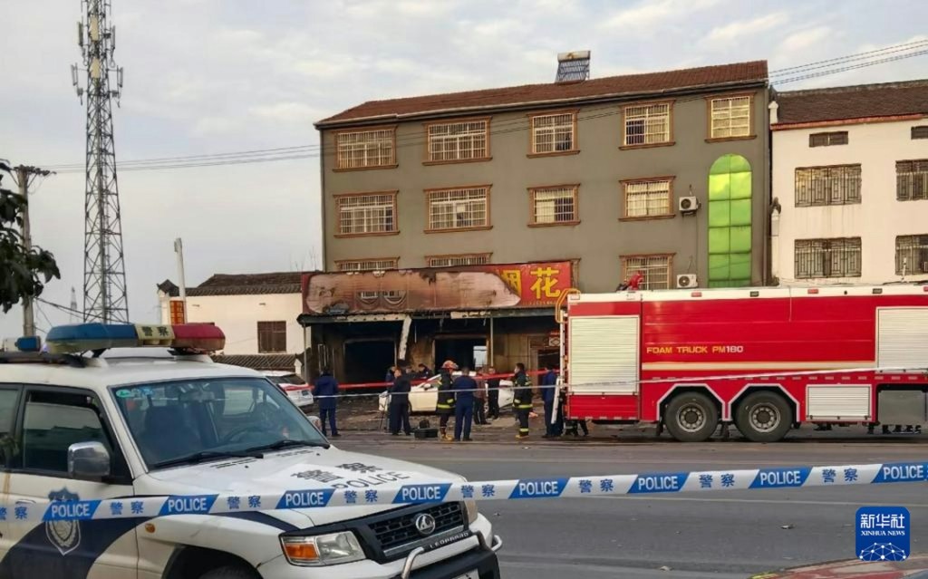 湖北年初二烟花店爆炸12死事故,肇因是有客人在门前试玩「震天雷」造成。 湖北年初二烟花店爆炸12死事故,肇因是有客人在门前试玩「震天雷」造成。