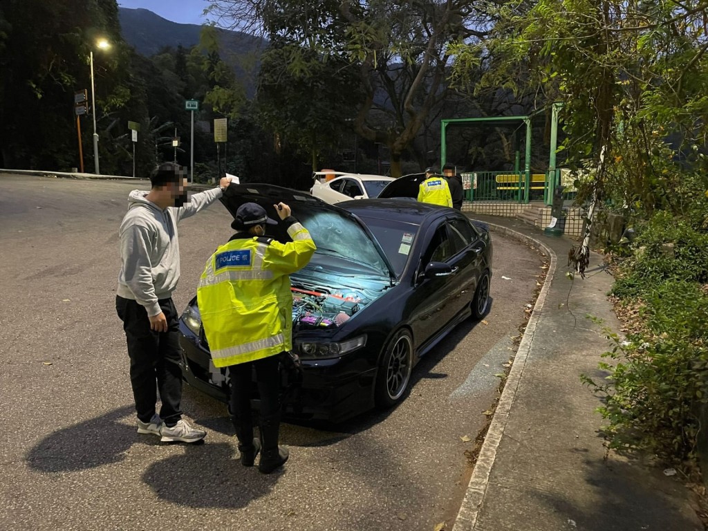 警方於本月10日至12日期間在荃錦公路、新娘潭路及錦田公路一帶進行代號「火炬」(FOSSINGTON) 的反非法賽車行動。