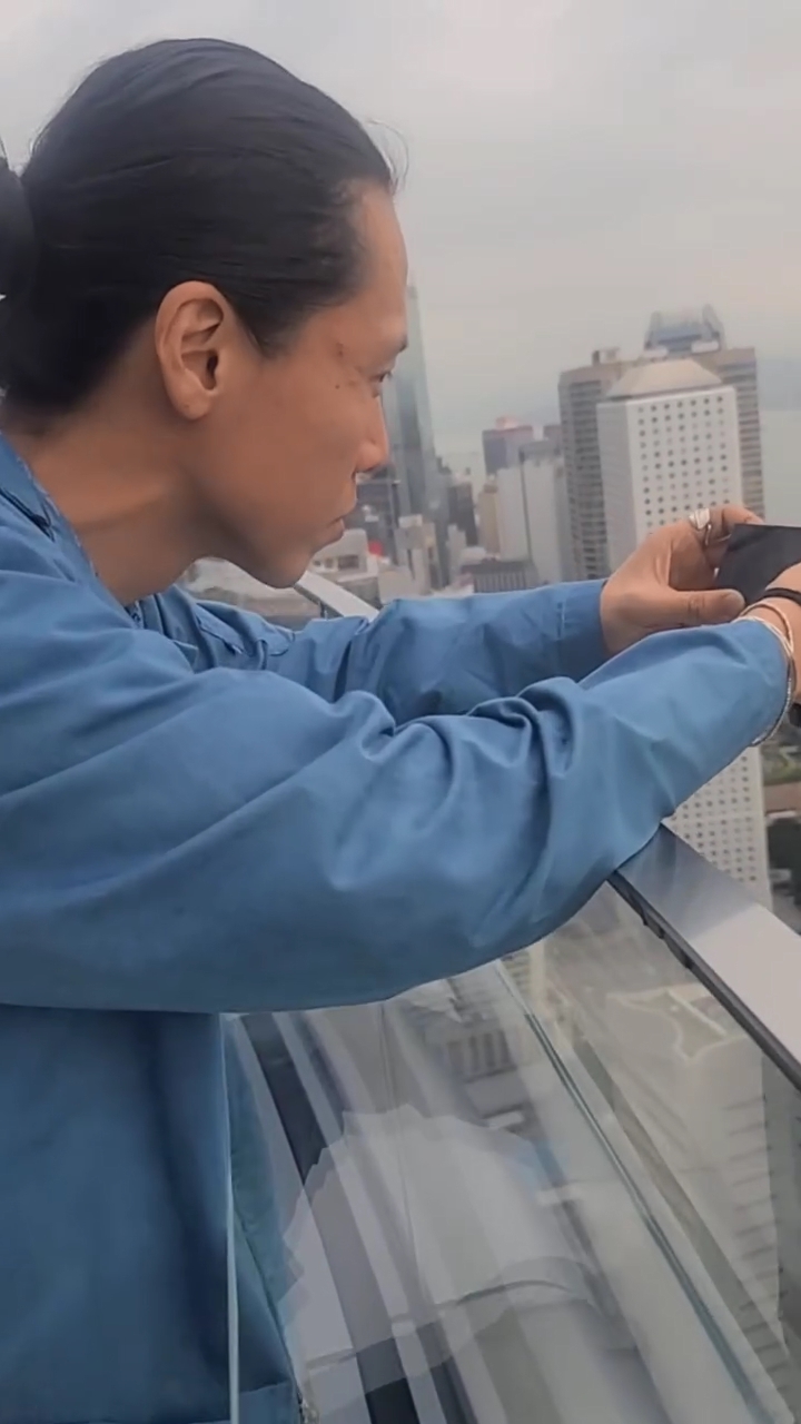 林嘉華的兒子林政峰撞樣戴耀明。