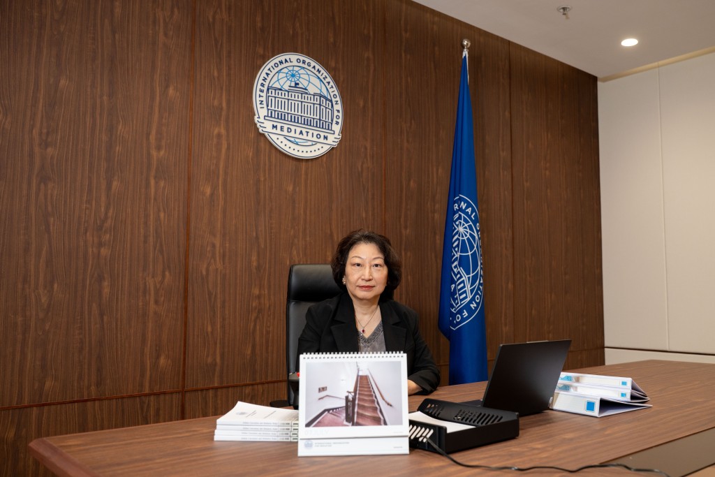 鄭若驊指,國際調解院秘書長的工作更廣泛、更具挑戰性,對她來說是很有意義的工作。 鄭若驊指,國際調解院秘書長的工作更廣泛、更具挑戰性,對她來說是很有意義的工作。