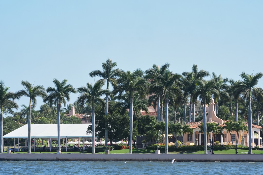 有槍手闖入海湖莊園警戒區,遭特工開槍擊斃。美聯社 有槍手闖入海湖莊園警戒區,遭特工開槍擊斃。美聯社