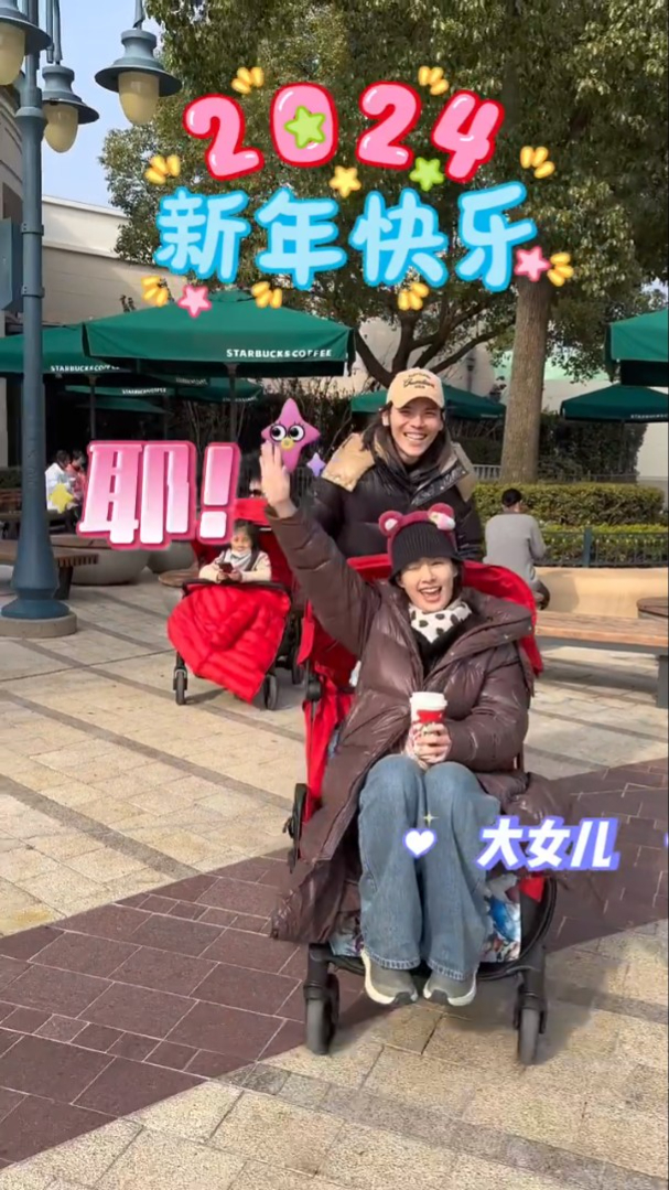 向佐今日晒出一段帶了「三個小孩」去上海迪士尼玩的短片。