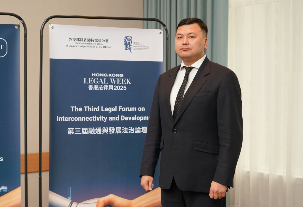 Ayaz Baetov讚今年法律周的主題出色。 Ayaz Baetov讚今年法律周的主題出色。