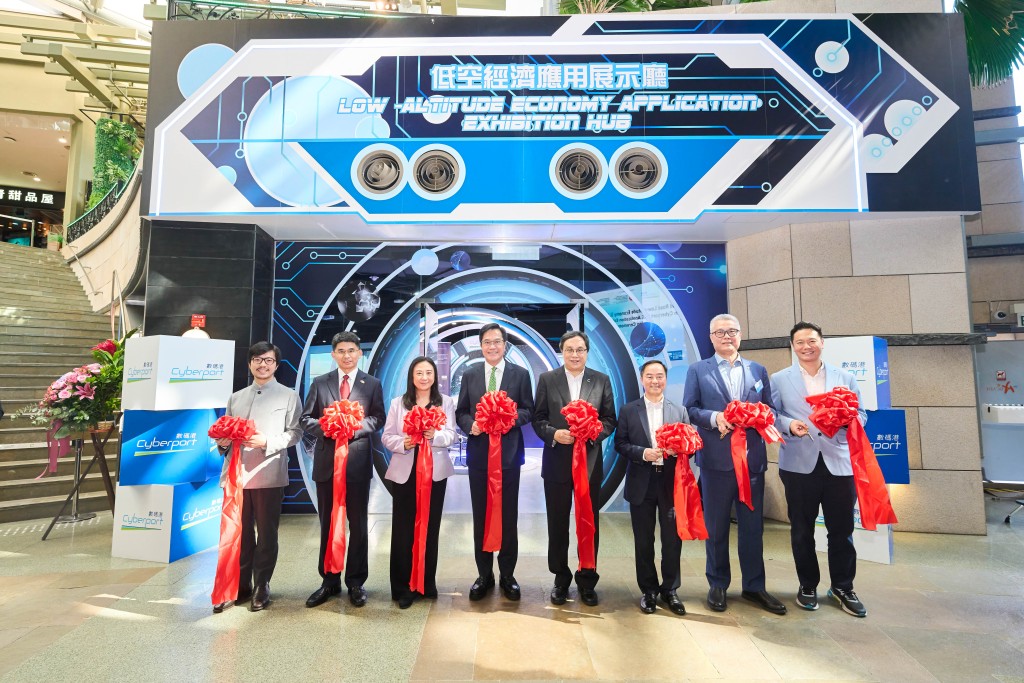 數碼港「低空經濟應用展示廳」及本港首間無人機運動專用中心日前正式開幕並開放參觀。 數碼港「低空經濟應用展示廳」及本港首間無人機運動專用中心日前正式開幕並開放參觀。