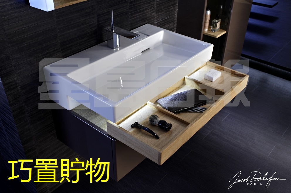 Terrace面盤的去水管道置於靠近水龍頭及牆身的位置，騰空下方作為儲物空間，活用每寸地方，產品配合LED燈照明，設計精巧貼心。