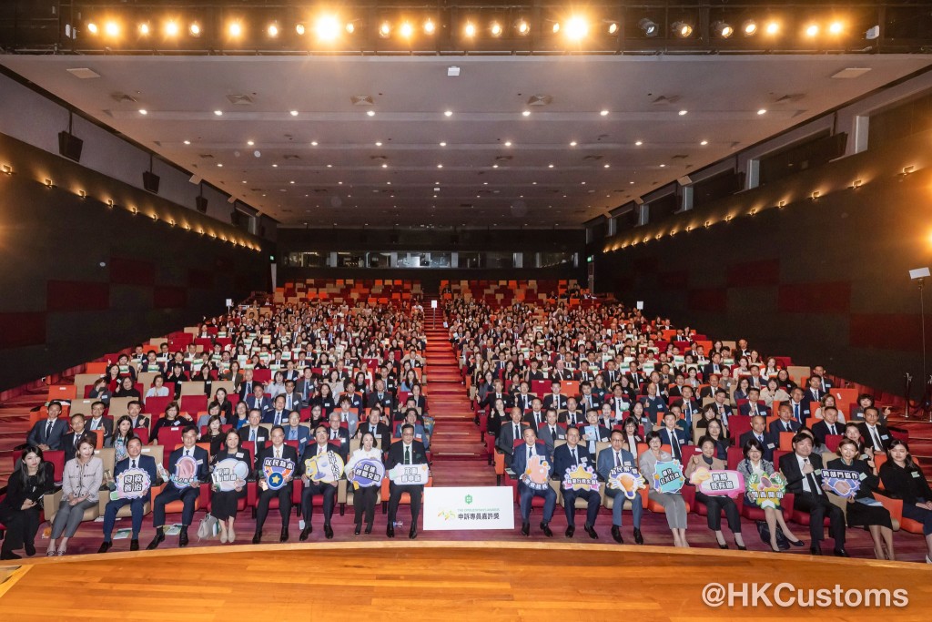 申訴專員公署於1997年設立申訴專員嘉許奬機構獎項。