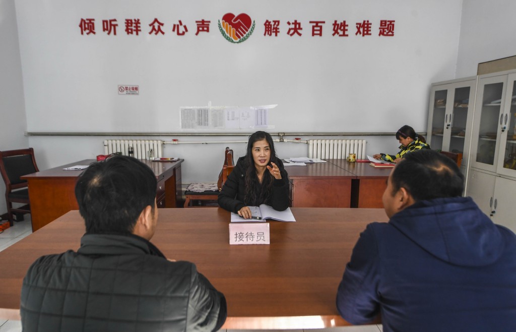 湖南72歲老人信訪遭幹部辱罵。新華社示意圖 湖南72歲老人信訪遭幹部辱罵。新華社示意圖