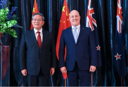 李强同新西兰总理拉克森会谈。