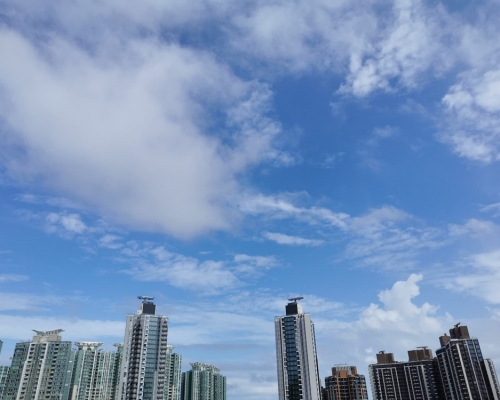 本港今日天晴,預測酷熱天氣持續至本周末。