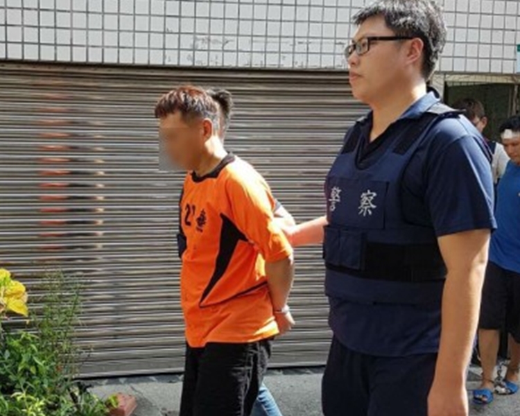 欽仔今午被拘捕。