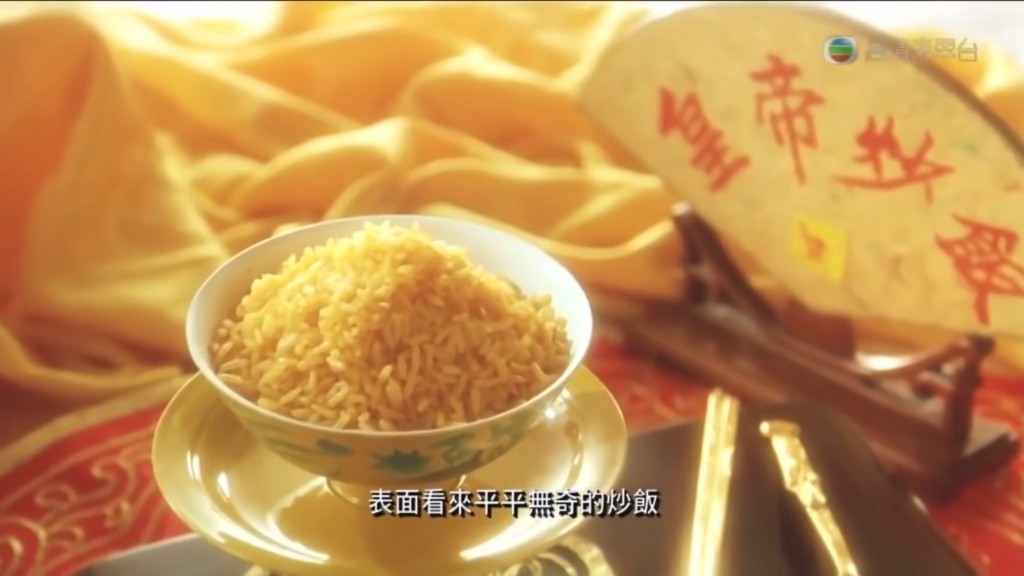 当年赌王何鸿燊真的曾花5千元吃过他在《食神》里煮的「食神皇帝炒饭」。