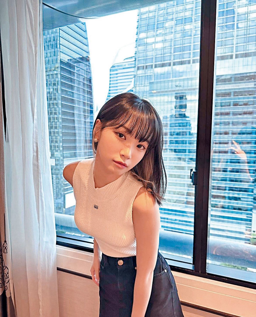 《週刊文春》刊登多張金采源與男子的密照，踢爆她拍拖。