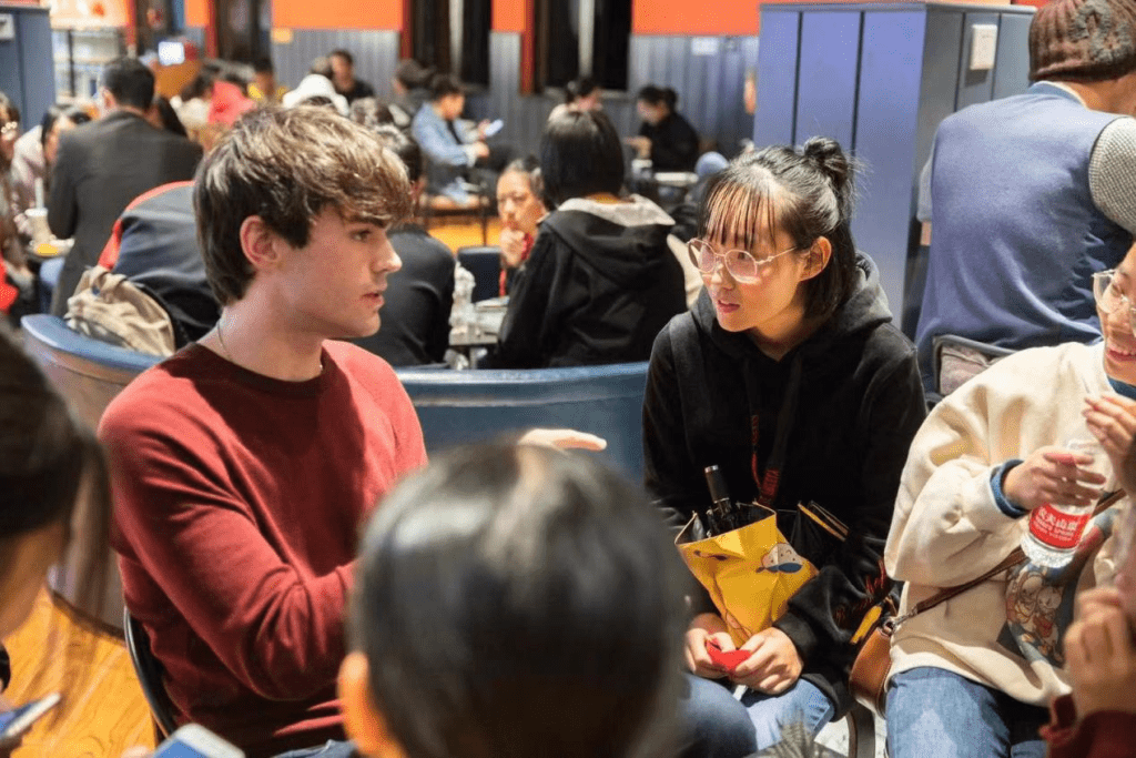 AI翻譯技術日趨成熟，令社會出現學習外語無用的擔憂。新華社