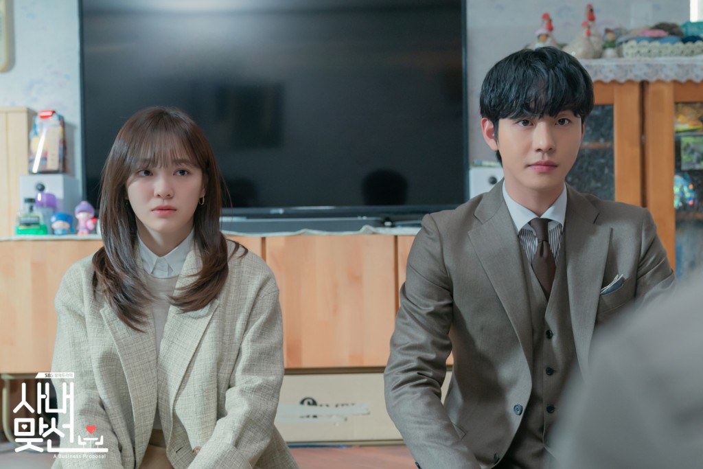 《社內相親》同樣是在Netflix播出韓國連續劇。