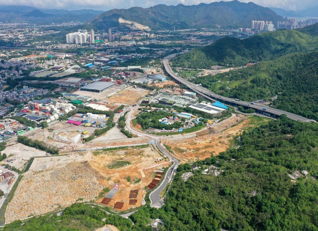 目前北部都會區九個新發展區已全數開動,圖示的產業用地平整是洪水橋產業園。 目前北部都會區九個新發展區已全數開動,圖示的產業用地平整是洪水橋產業園。