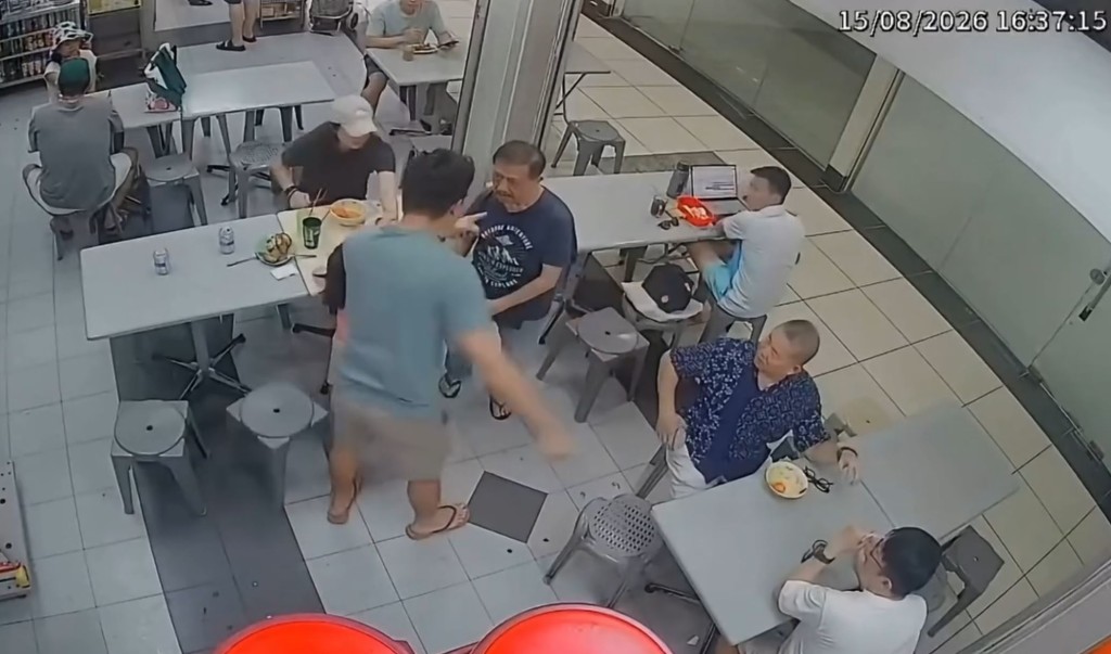 楊松坤擅摸得意妹頭被女童父親扯跌。