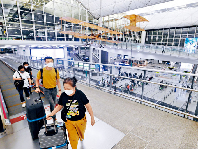香港机场管理局公布今年5月的航空交通量，上月客运量是310万人次，与4月相若，按年则增加17倍。资料图片