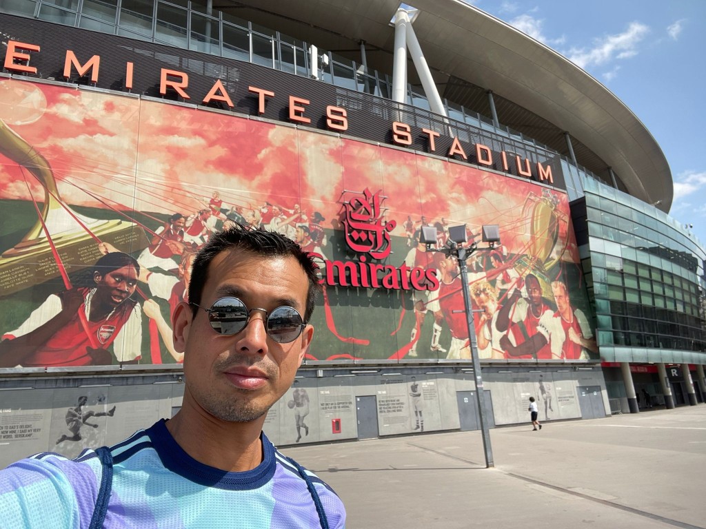 即將乘坐航班經北京中轉返港的英籍港人李先生透露，有英國鄉親購買直航機票返港。 李先生提供