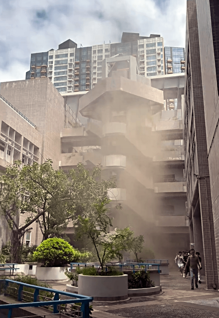 青衣IVE地庫火警，多人疏散。網圖