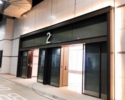 每個候車區設有兩度閘門。韋志誠網誌