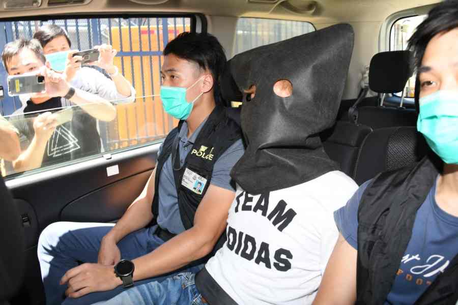 警方行動中拘捕3名男子。楊永亨攝