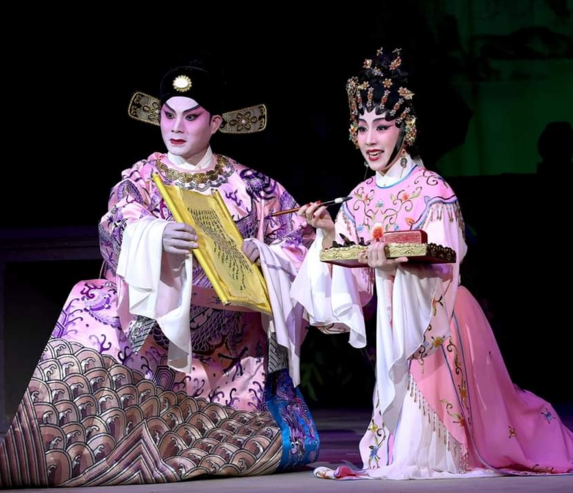 李秋元与谢晓莹外型合衬。