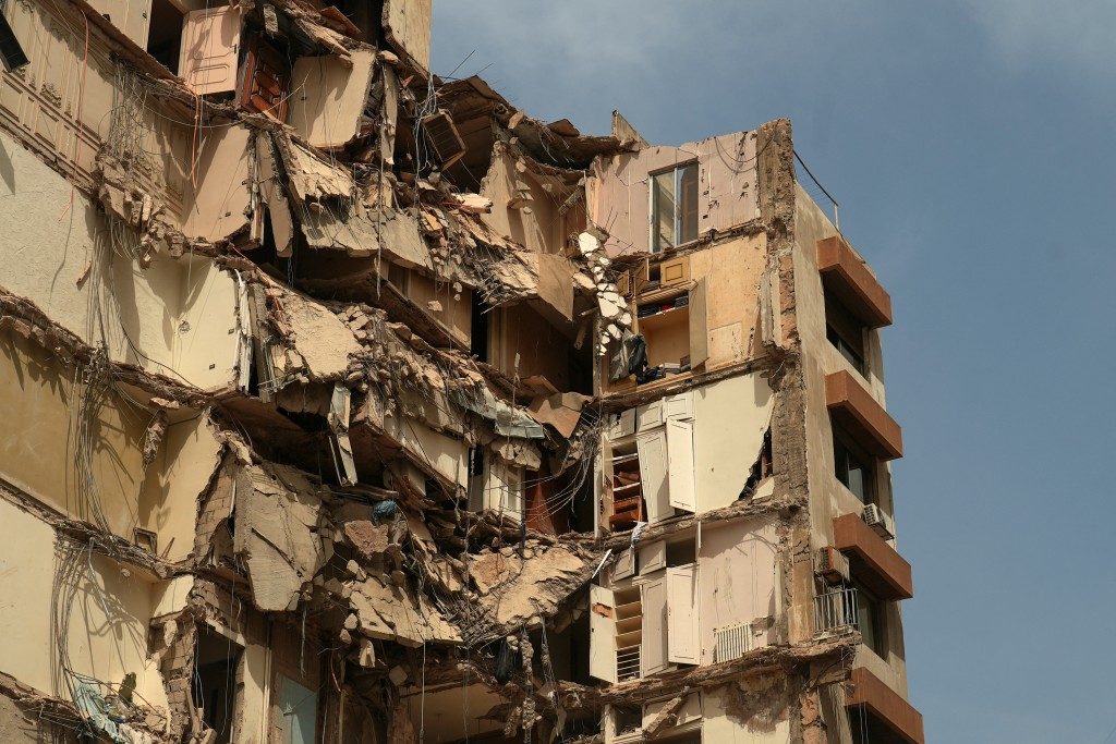 內塔尼亞胡已指示軍方一方面加強在黎南部的安全區部署，另一方面與黎巴嫩推進和平談判。路透社